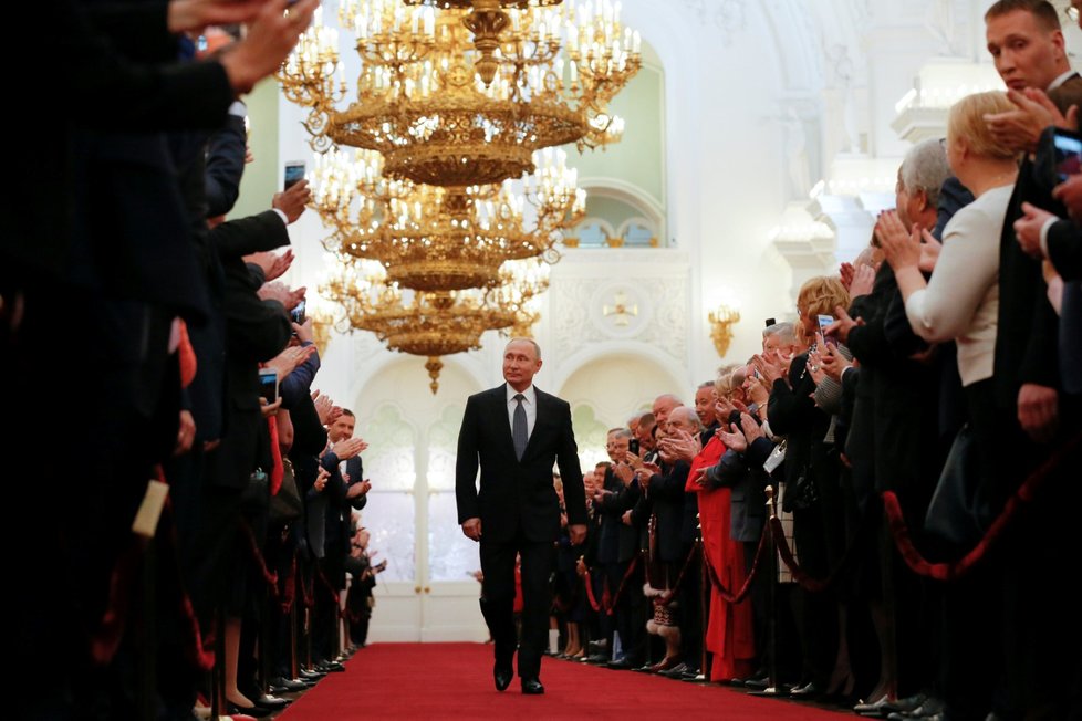 Putin na inauguraci upoutal i novou limuzínou, stála prý miliardy