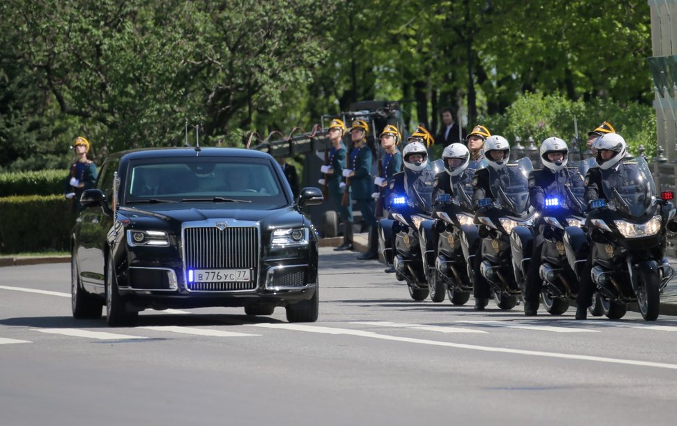 Putin na inauguraci upoutal i novou limuzínou, stála prý miliardy