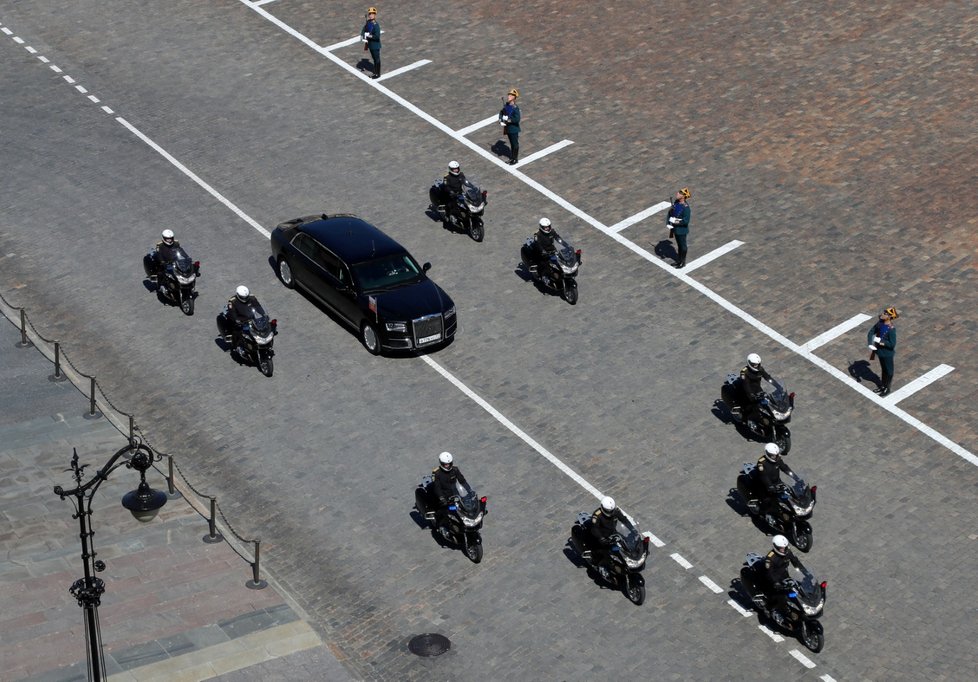 Putin na inauguraci upoutal i novou limuzínou, stála prý miliardy