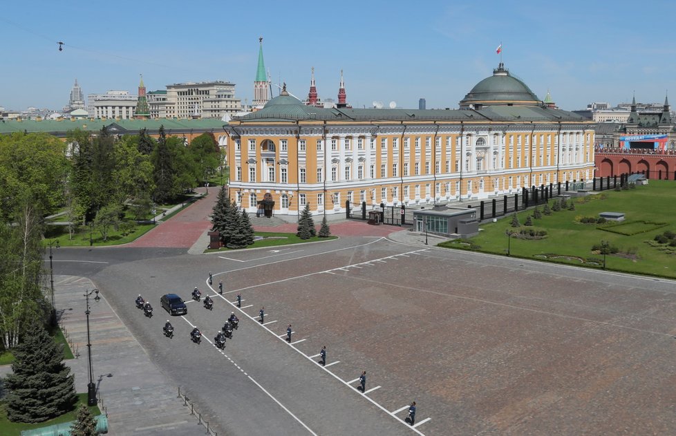 Putin na inauguraci upoutal i novou limuzínou, stála prý miliardy