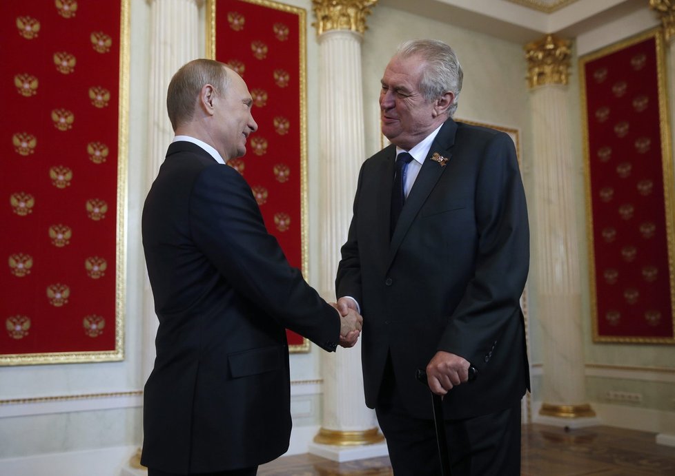 Prezident Miloš Zeman se zdraví s Vladimirem Putinem v Moskvě
