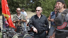 Motorkáři oddaní Putinovi "Noční vlci" projedou Českem.