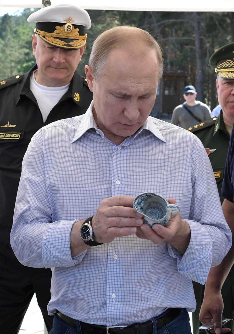 Putin se zúčastnil přehlídky ruského námořnictva.