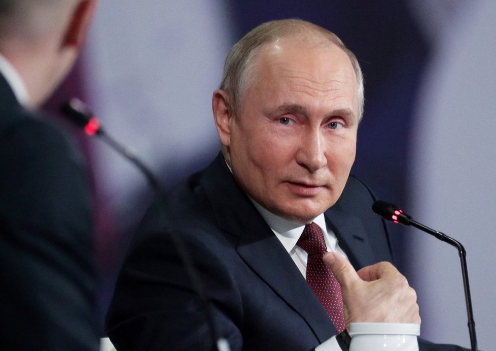 Ruský prezident Vladimír Putin na Petrohradském mezinárodním ekonomickém fóru (4.6.2021)