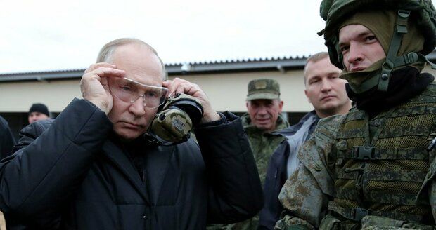 Putin doufá v těžkou zimu, válku nezastaví, tvrdí experti. A pošle na Ukrajinu i brance?