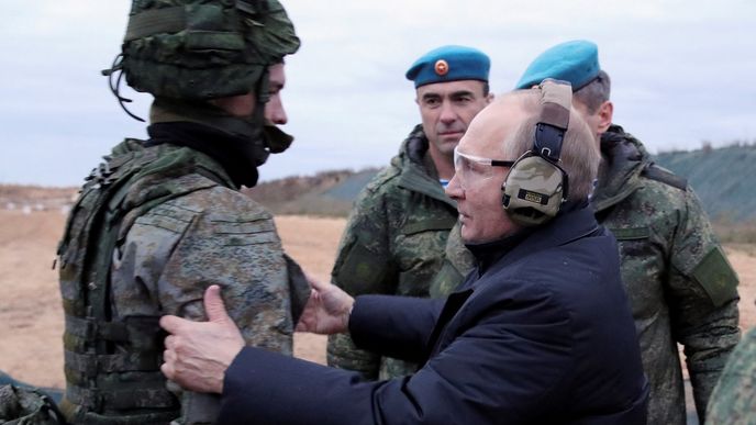 Putin na výcviku rezervistů v Rjazani (20. 10. 2022). Putin na výcviku rezervistů v Rjazani (20. 10. 2022).