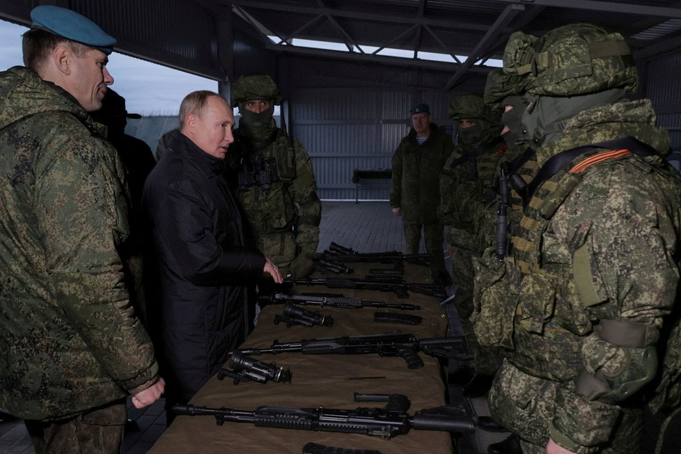 Putin si prohlíží výzbroj rezervistů (Rjazaň, 20. 10. 2022).