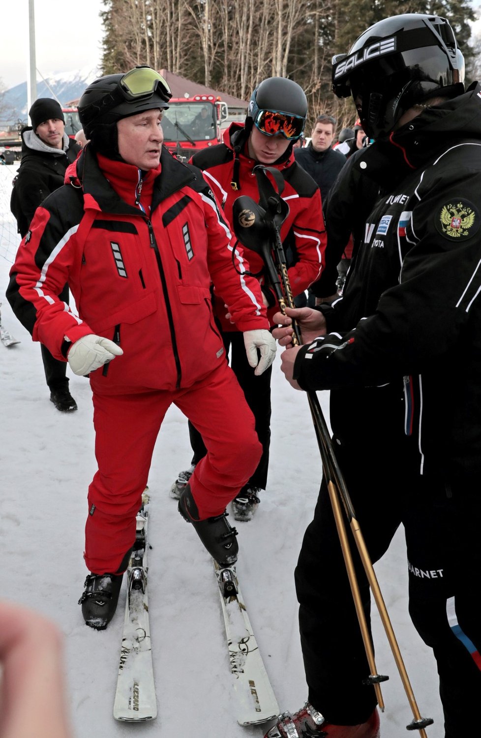 Ruský prezident Vladimir Putin si zalyžoval a zapózoval v Soči (13. 2. 2019)