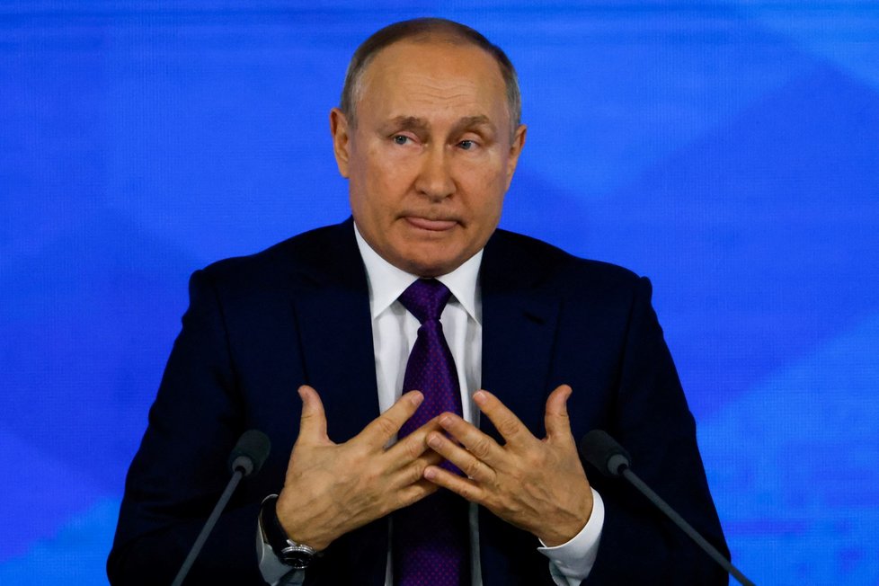 Ruský prezident Vladimir Putin na své výroční tiskové konferenci (23. 12. 2021)