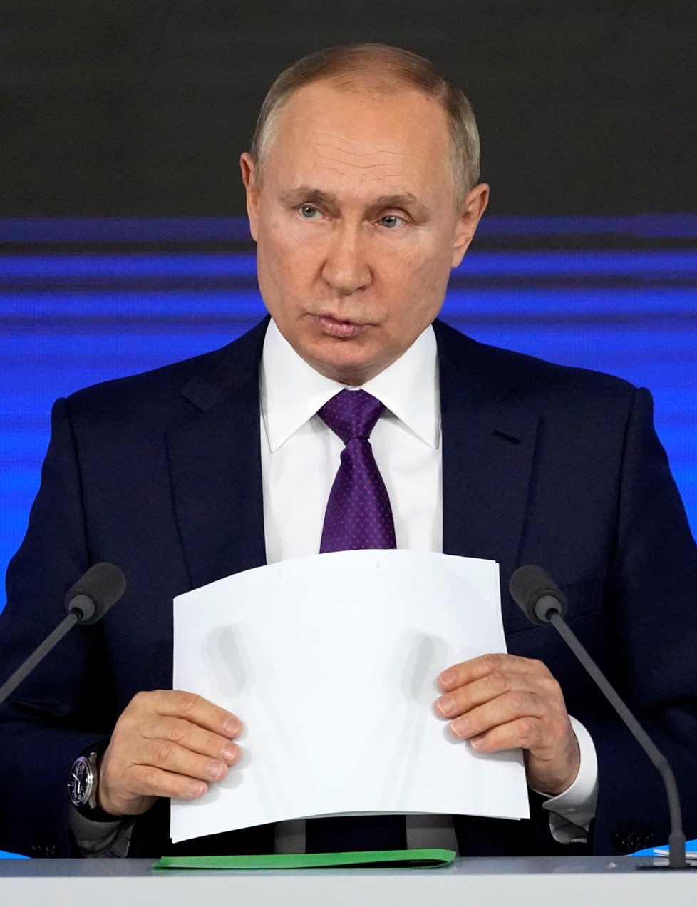 Ruský prezident Vladimir Putin na své výroční tiskové konferenci (23. 12. 2021)