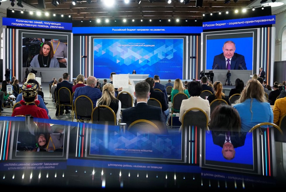 Ruský prezident Vladimir Putin na své výroční tiskové konferenci (23. 12. 2021)