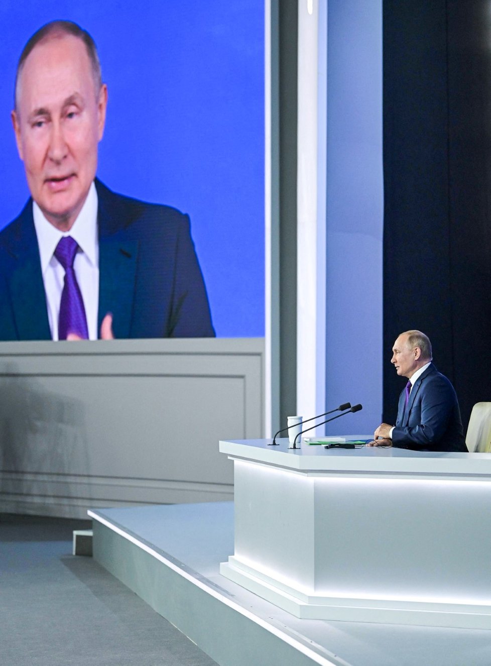 Ruský prezident Vladimir Putin na své výroční tiskové konferenci (23. 12. 2021)