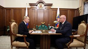 Vladimir Putin na jednání s vicepremiérem Dmitrijem Chernisčenkem, Moskva, 24. 10. 2022