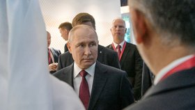 Ruský prezident Vladimir Putin na ekonomickém fóru v Petrohradu (16. 6. 2023)