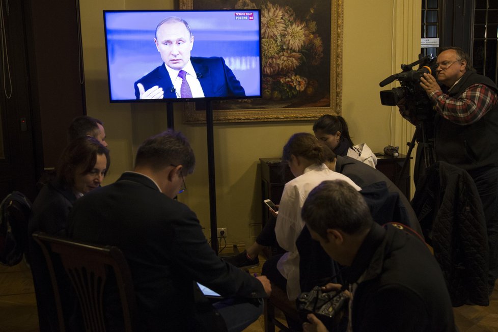 Putinovi do studia přišlo přes dva miliony dotazů.