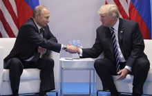 První setkání Trumpa s Putinem: Stisk rukou ve válečné zóně!