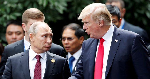 Trump hrozí Putinovi: „Zruším schůzku.“ Rusové uvalili vazbu i na zraněné námořníky