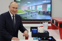 „Profesor“ Putin mezi školáky: Kremelská propaganda jede naplno už na základkách