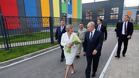Putin navštívil novou školu a školku v Tverské oblasti