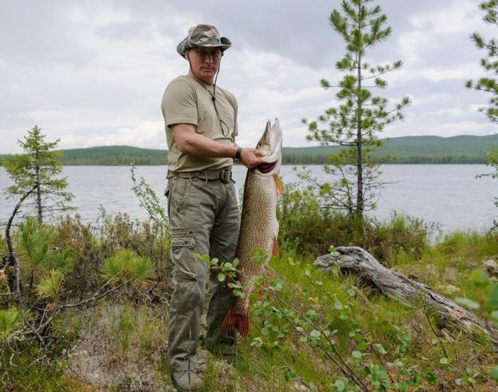 Ruský prezident má přírodu moc rád.