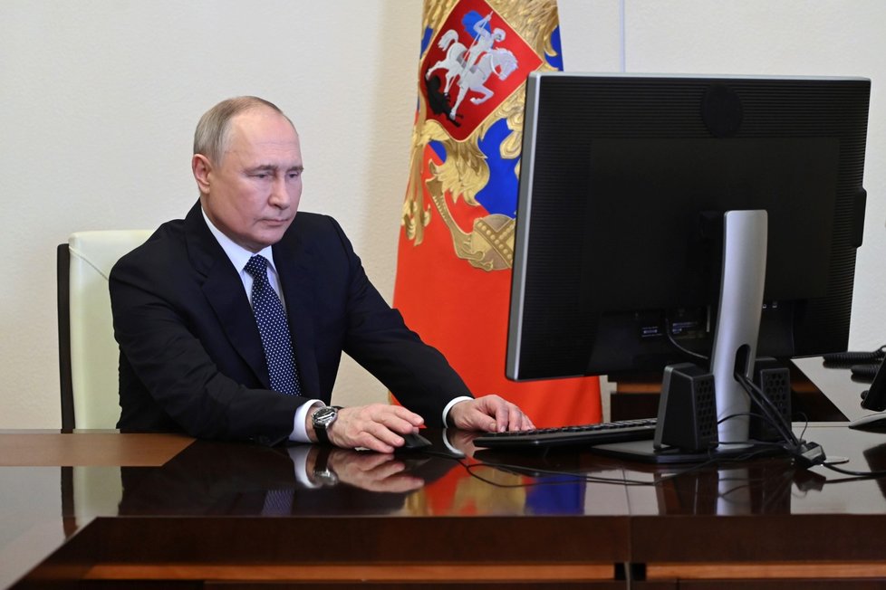 Vladimir Putin odvolil ze své pracovny v Novo-Ogarjovu, uvádí Kreml (15. 3. 2024).