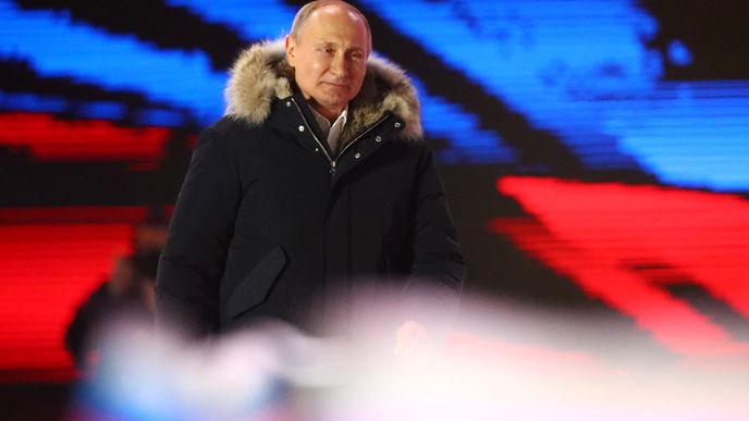 Vladimir Putin poděkoval svým příznivcům jen několik hodin po uzavření volebních místností. Prezidentské volby drtivě vyhrál.