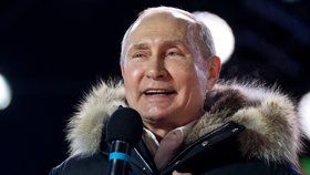 Vladimir Putin bude prezidentem Ruska do roku 2024. Ve volbách mu dalo hlas na 55 milionů Rusů. Své vítězství si užíval mezi lidmi a přijímal také první gratulace. Mezi prvními z Číny