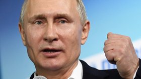 Vladimir Putin bude prezidentem Ruska do roku 2024. Ve volbách mu dalo hlas na 55 milionů Rusů. Své vítězství si užíval mezi lidmi a přijímal také první gratulace. Mezi prvními z Číny