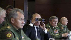 Prezident Putin se přijel podívat na vojenské cvičení Západ 2017.