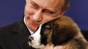 Roztomilý Vladimir a zvířátka, aneb Putin filantrop?