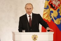 Putinův projev o připojení Krymu: Fanatické skandování a slzy v očích