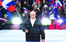 Putinův koncert v Moskvě: Kázal v péřovce za 315 tisíc