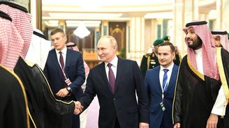 Mezi pompézním přijetím a ropnými intrikami: Proč Putina v pouštních monarchiích nevidí rádi