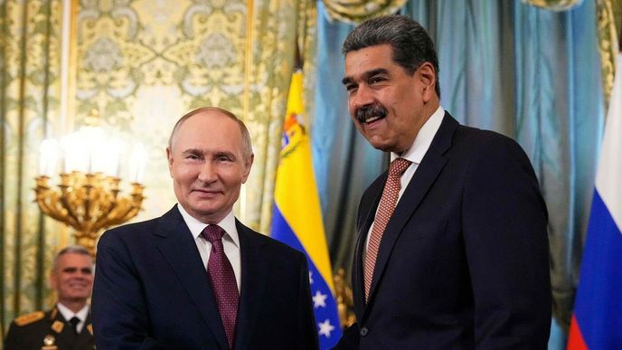Ruský prezident Vladimir Putin svého venezuelského spojence Nicoláse Madura před americkým komandem neochránil. Ruský prezident Vladimir Putin svého venezuelského spojence Nicoláse Madura před americkým komandem neochránil.