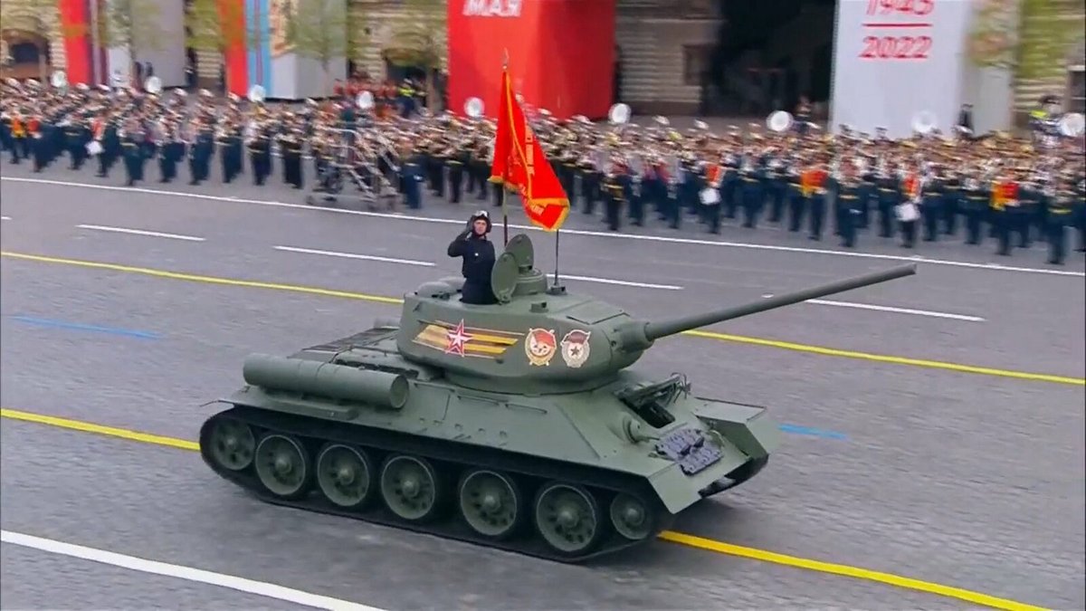 Tanky T-34 už melou z posledního.