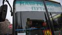 Putinovy příznivce na manifestaci přivážely autobusy Putinovy příznivce na manifestaci přivážely autobusy