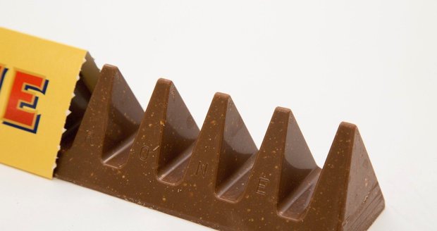 Vítězství milovníků čokolády Toblerone: Vrátí jí původní tvar alpských hřebenů