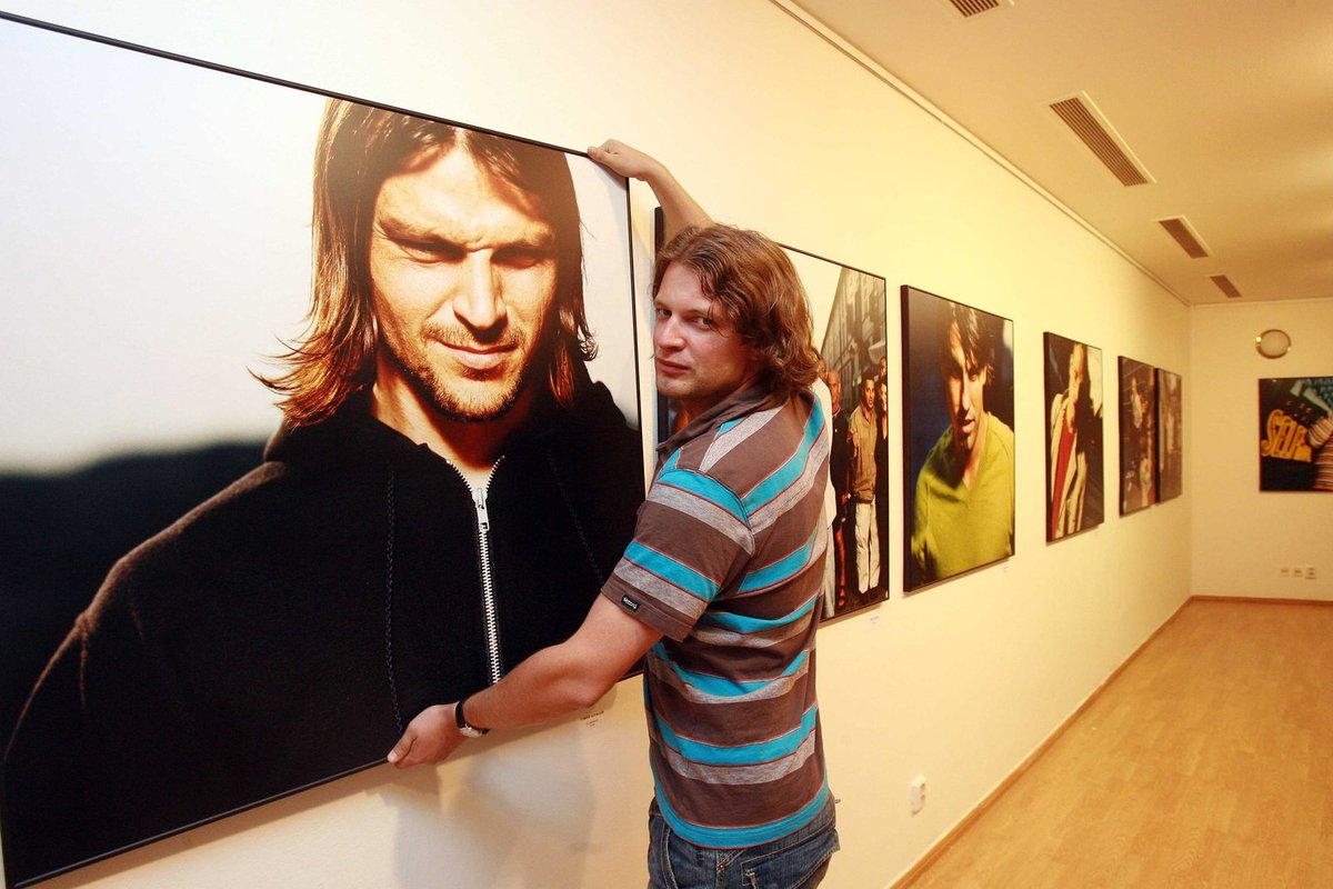srpen 2006: Pýcha vystavuje fotografie známých sportovců.