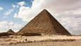 Pyramidy v Gíze jsou poslední ze sedmi starověkých divů světa, který přetrval až do dnešních dní