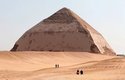 Pyramidy v Gíze jsou poslední ze sedmi starověkých divů světa, který přetrval až do dnešních dní