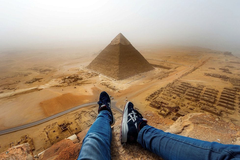 Německý turista zachytil na vrcholu pyramidy dechberoucí snímky.