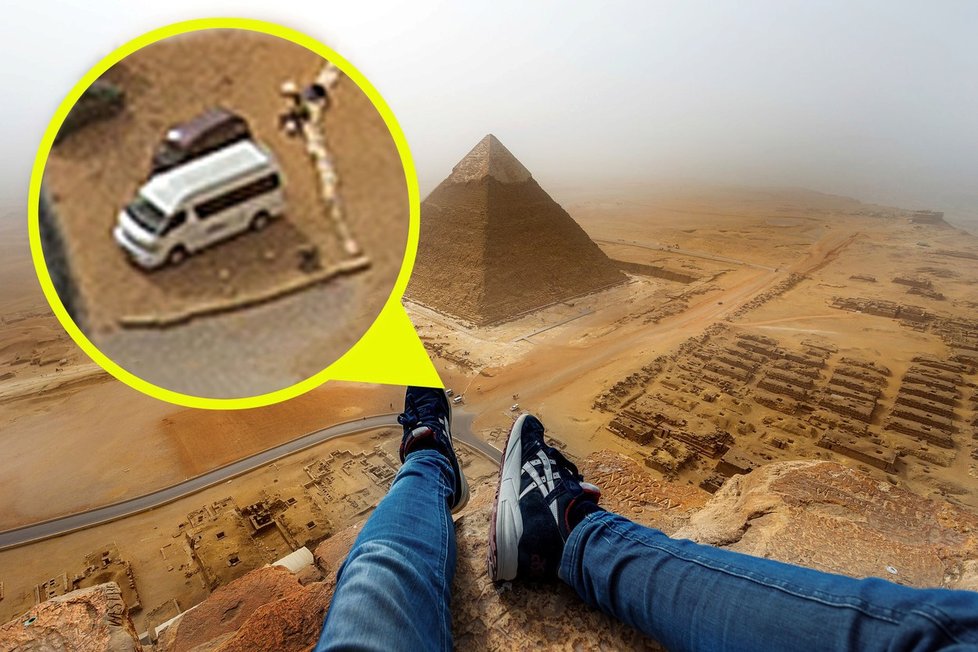 Detail dění pod pyramidou