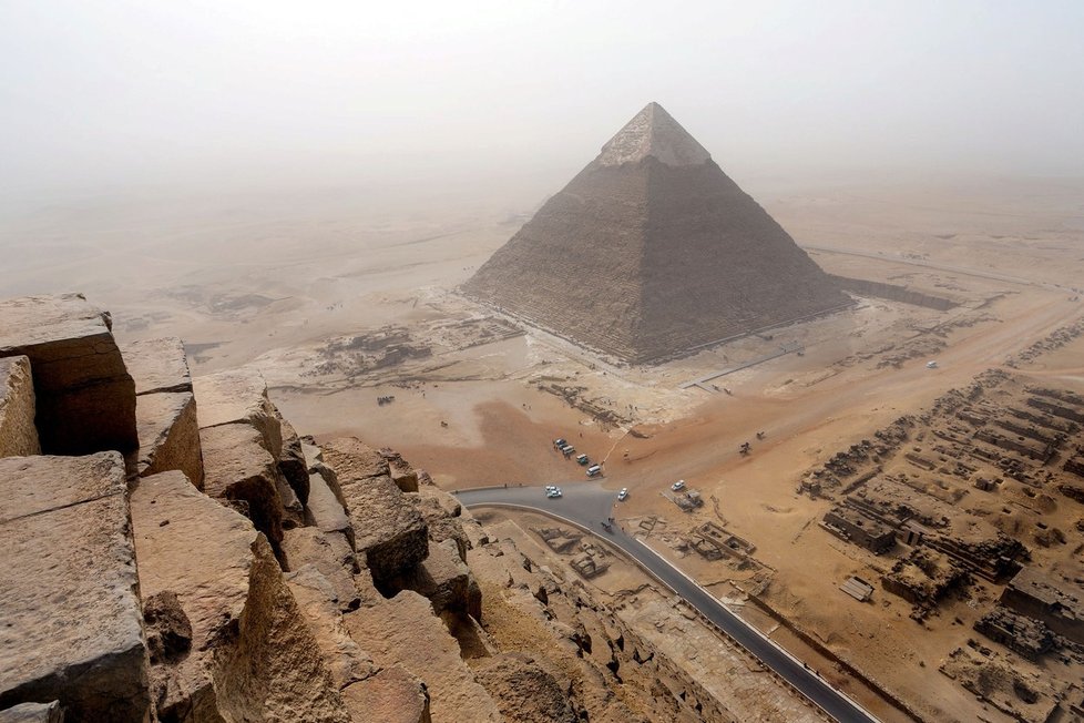 Německý turista zachytil na vrcholu pyramidy dechberoucí snímky.