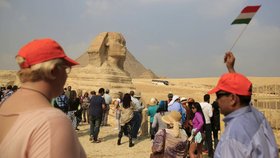 Další krvavý útok ISIS v Egyptě: Džihádisté stříleli u pyramid v Gíze. Zabili 2 vojáky 