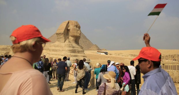 Další krvavý útok ISIS v Egyptě: Džihádisté stříleli u pyramid v Gíze. Zabili 2 vojáky 