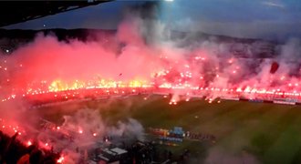 VIDEO: Pyro není (v Řecku) zločin! Fanoušci "zapálili" stadion