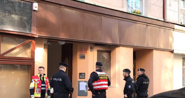 Policisté prováděli pyrotechnickou prohlídku v bytě v Lucemburské ulici