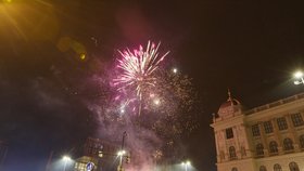 Řada látek uvolněných při ohňostroji je karcinogenní, spolupodílí se na vzniku nádorů. Další poškozují dýchací cesty nebo nervovou soustavu.