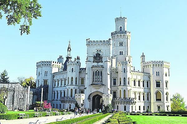 Jako zahradník se Ráž staral o květiny na zámku Hluboká.