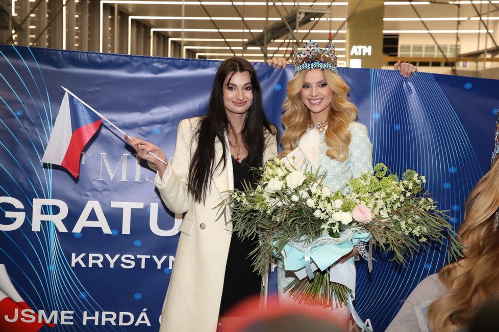 Miss World Krystyna Pyszková přiletěla domů do Česka.